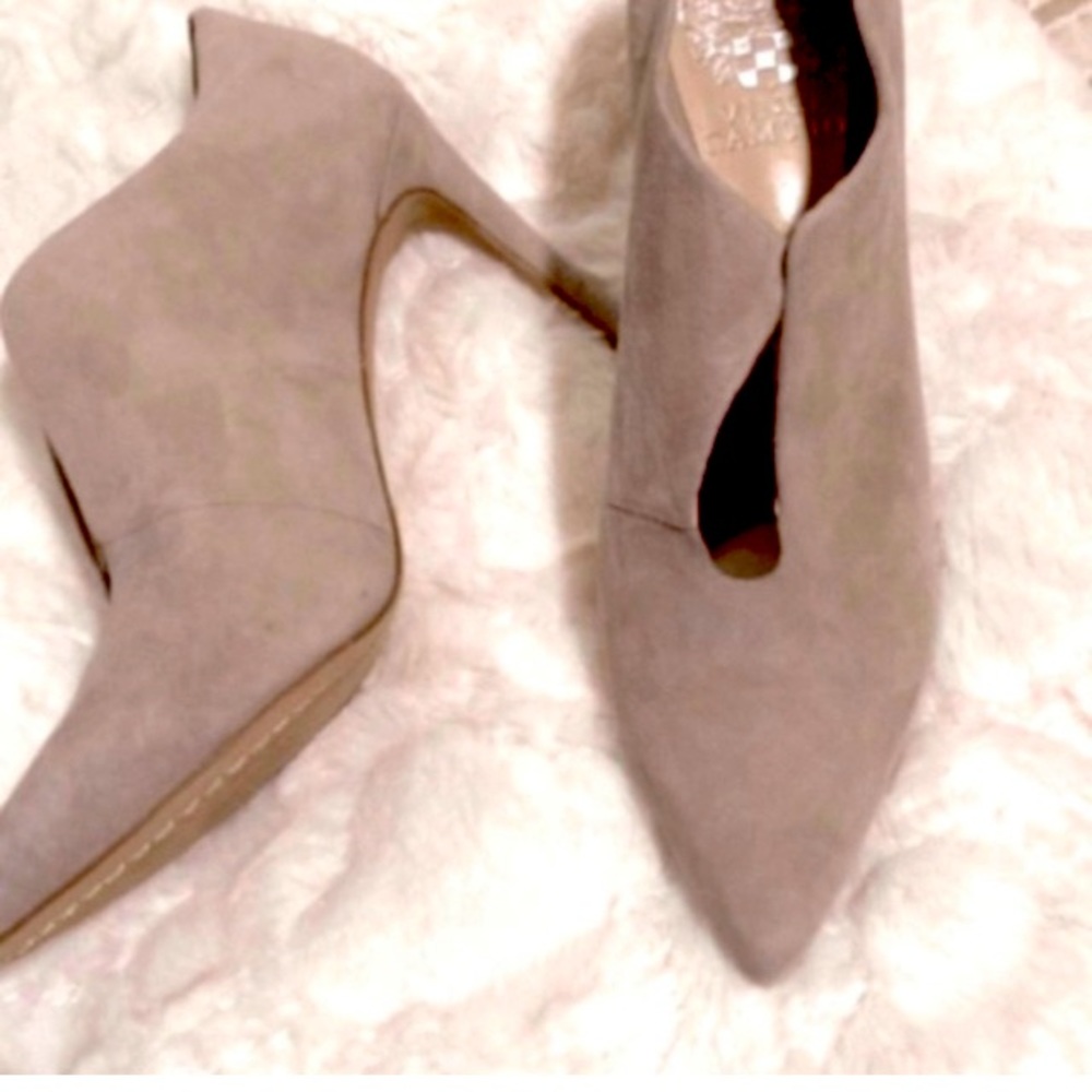 💫Rare Vince camuto booties